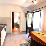 Stella Lilia Apartment *
