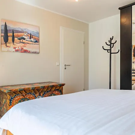 Stella Lilia Apartment *